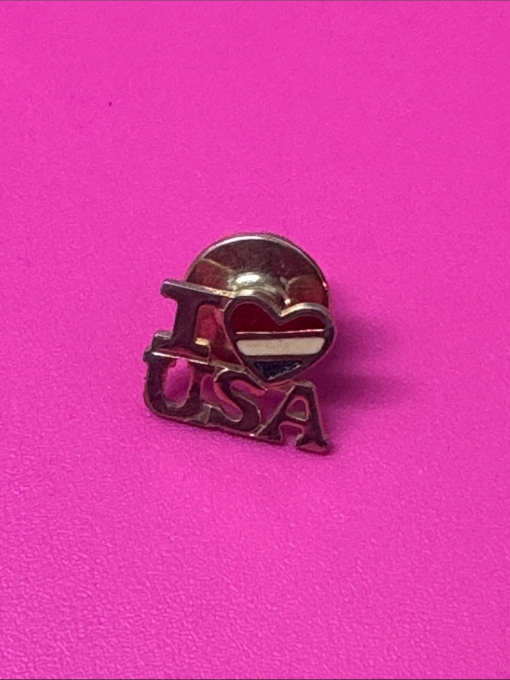 Avon 1981 Gold Tone "I ♥ USA" Heart Flag Brooch